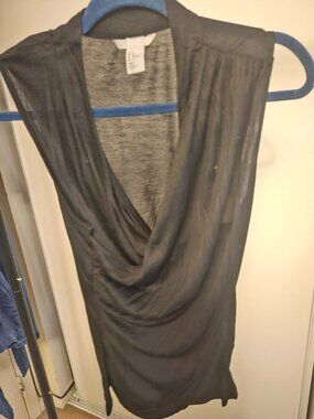 H & M  SLEEVELESS TOP   COLOR BLACK  SIZE   M
